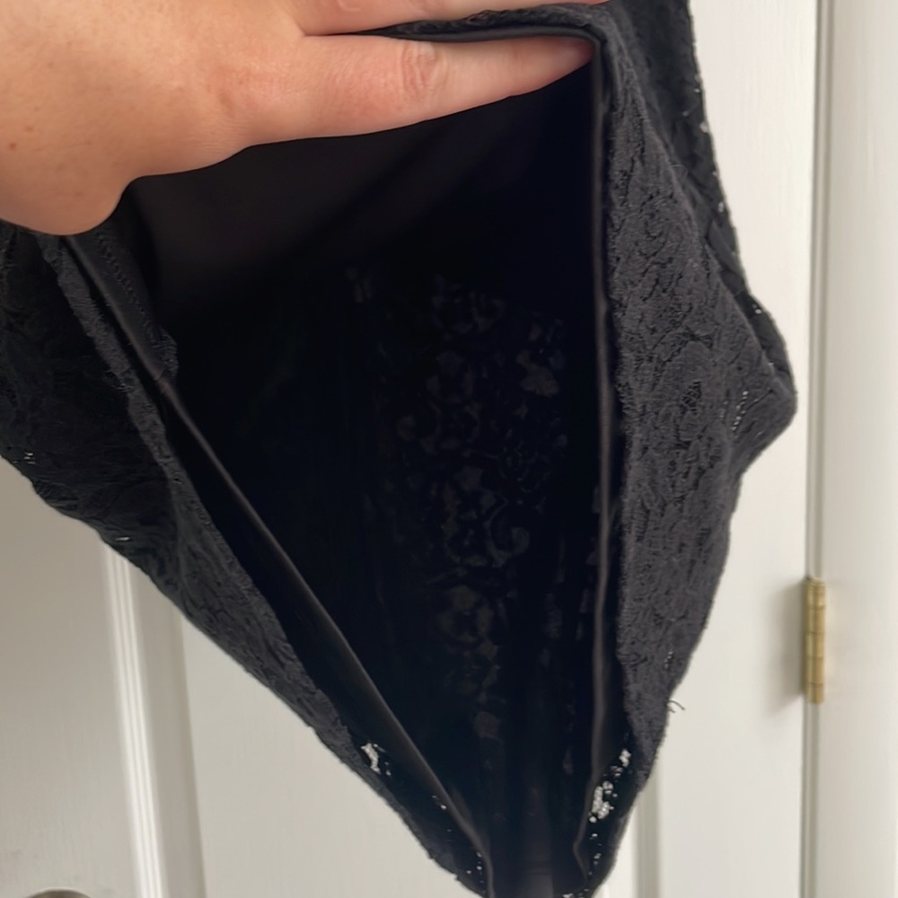 Banana Republic pencil lace skirt - Picture 2 of 8